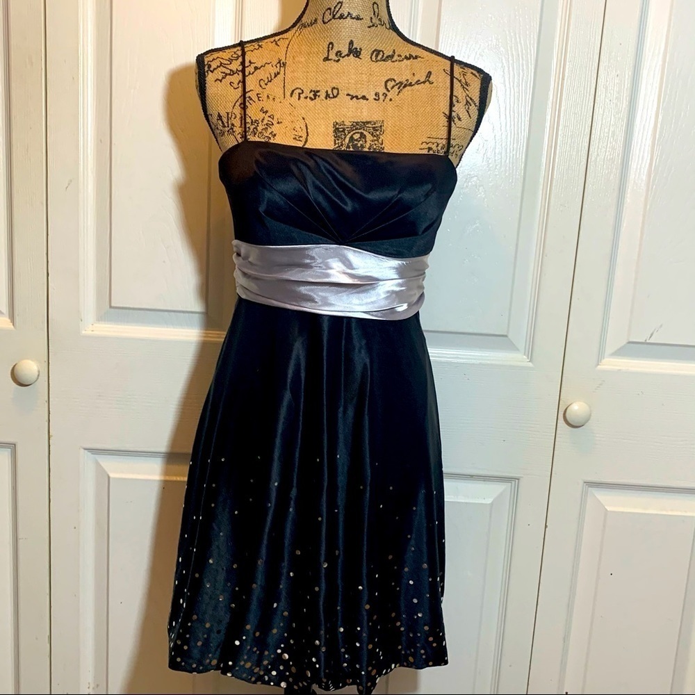 Montego Sleeveless Dress Size Small